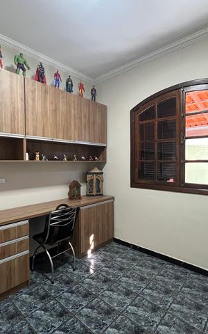 Casa à venda com 283m², 6 quartos e 3 vagas