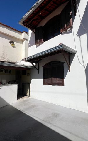 Casa à venda com 283m², 6 quartos e 3 vagas