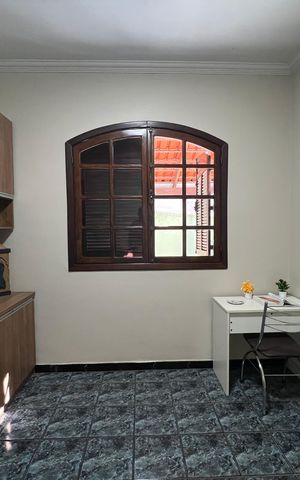 Casa à venda com 283m², 6 quartos e 3 vagas