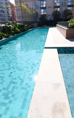 Apartamento à venda com 201m², 3 quartos e 3 vagas Apartamento à venda com 201m², 3 quartos e 3 vagasÁrea comum - Piscina