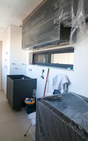 Apartamento à venda com 201m², 3 quartos e 3 vagas Apartamento à venda com 201m², 3 quartos e 3 vagasÁrea de Serviço