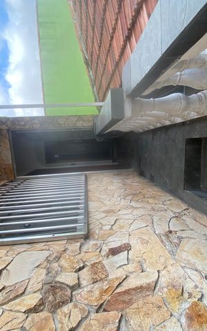 Casa à venda com 358m², 8 quartos e 3 vagas