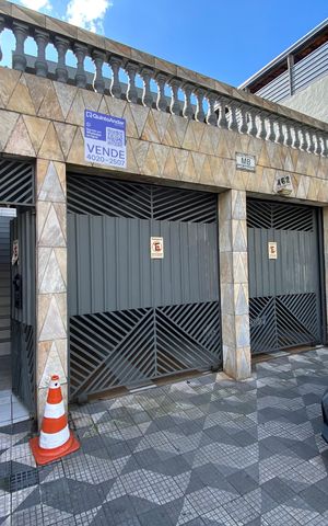 Casa à venda com 358m², 8 quartos e 3 vagas