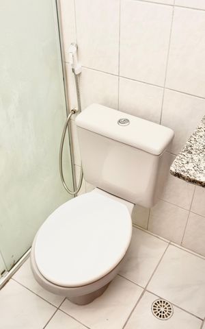 Apartamento à venda com 64m², 3 quartos e 1 vaga Apartamento à venda com 64m², 3 quartos e 1 vagaBanheiro da Suíte