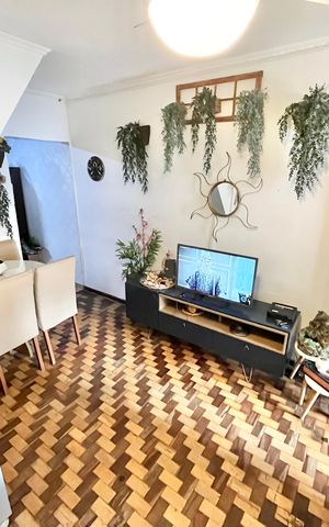 Casa à venda com 128m², 2 quartos e 1 vagaSala