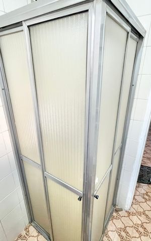 Casa à venda com 128m², 2 quartos e 1 vagaBanheiro 
