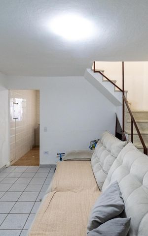Casa à venda com 94m², 2 quartos e 1 vaga Casa à venda com 94m², 2 quartos e 1 vagaSala