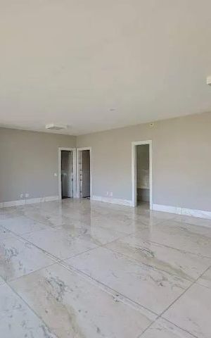 Apartamento para alugar com 195m², 4 quartos e 4 vagas Apartamento para alugar com 195m², 4 quartos e 4 vagasSala