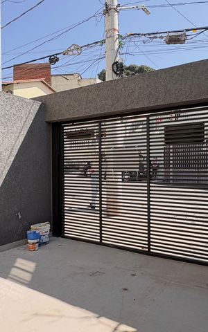 Casa à venda com 117m², 3 quartos e 2 vagas Casa à venda com 117m², 3 quartos e 2 vagasGaragem