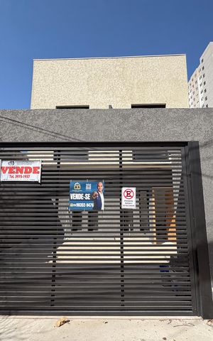 Casa à venda com 117m², 3 quartos e 2 vagas Casa à venda com 117m², 3 quartos e 2 vagasFachada