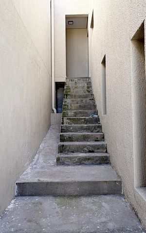 Casa à venda com 117m², 3 quartos e 2 vagas Casa à venda com 117m², 3 quartos e 2 vagasEscada externa
