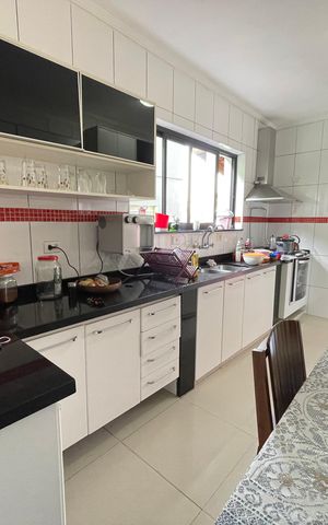 Casa à venda com 186m², 3 quartos e 3 vagas Casa à venda com 186m², 3 quartos e 3 vagasCozinha