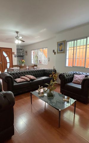 Casa à venda com 186m², 3 quartos e 3 vagas Casa à venda com 186m², 3 quartos e 3 vagasSala