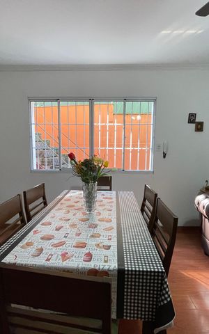 Casa à venda com 186m², 3 quartos e 3 vagas Casa à venda com 186m², 3 quartos e 3 vagasSala