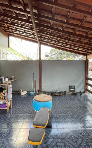 Casa à venda com 186m², 3 quartos e 3 vagas Casa à venda com 186m², 3 quartos e 3 vagasVaranda