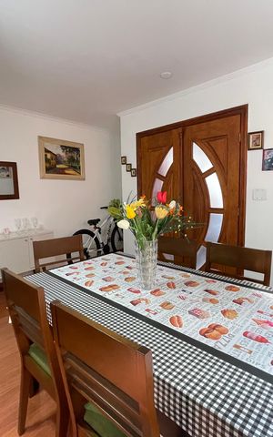 Casa à venda com 186m², 3 quartos e 3 vagas Casa à venda com 186m², 3 quartos e 3 vagasSala