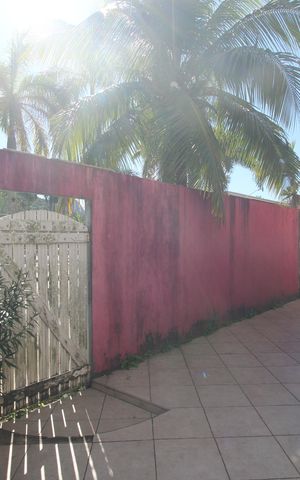 Casa de condomínio à venda com 176m², 2 quartos e 1 vagaQuintal