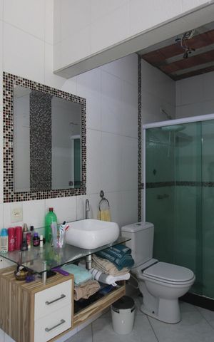 Casa de condomínio à venda com 176m², 2 quartos e 1 vagaBanheiro da suíte 2