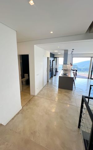 Casa de condomínio à venda com 308m², 3 quartos e 4 vagas Casa de condomínio à venda com 308m², 3 quartos e 4 vagasSala
