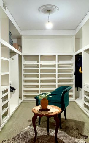 Apartamento para alugar com 330m², 3 quartos e 3 vagas Apartamento para alugar com 330m², 3 quartos e 3 vagasCloset da suíte 2