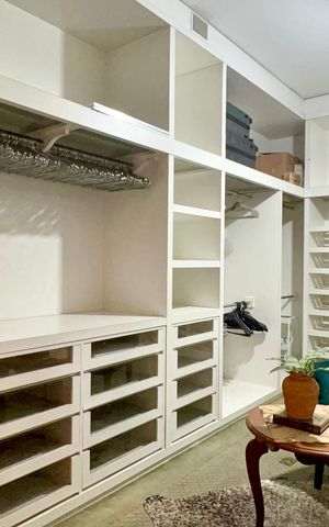 Apartamento para alugar com 330m², 3 quartos e 3 vagas Apartamento para alugar com 330m², 3 quartos e 3 vagasCloset da suíte 2
