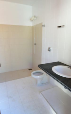 Casa para alugar com 515m², 4 quartos e 8 vagasBanheiro de serviço
