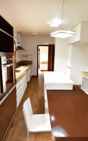 Casa para alugar com 515m², 4 quartos e 8 vagasCozinha