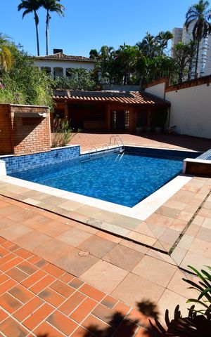 Casa para alugar com 515m², 4 quartos e 8 vagasPiscina