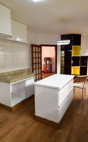 Casa para alugar com 515m², 4 quartos e 8 vagasCozinha