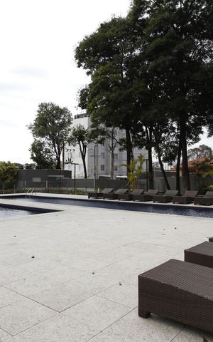 Apartamento à venda com 130m², 4 quartos e 4 vagasÁrea comum - Piscina
