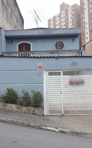Casa à venda com 180m², 3 quartos e 2 vagasFachada
