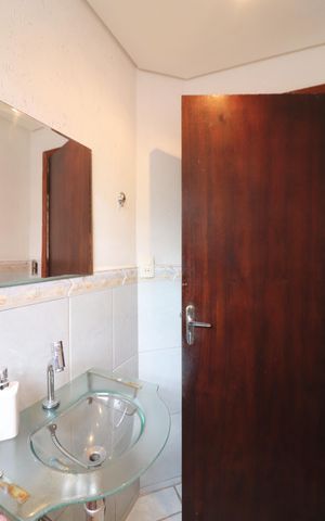 Casa à venda com 180m², 3 quartos e 2 vagasLavabo