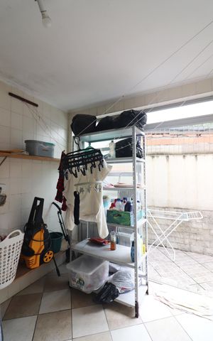 Casa à venda com 180m², 3 quartos e 2 vagasÁrea de Serviço