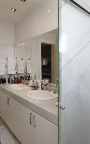 Apartamento para alugar com 183m², 4 quartos e 4 vagasBanheiro do Quarto 4