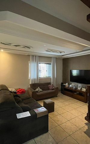 Casa para alugar com 200m², 3 quartos e 3 vagas Casa para alugar com 200m², 3 quartos e 3 vagasSala