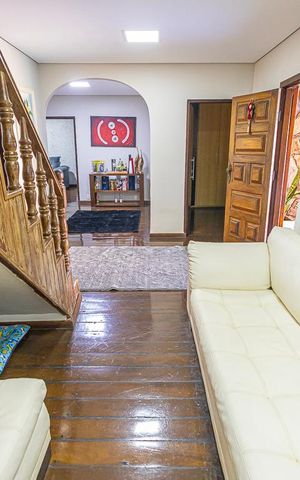 Casa à venda com 360m², 3 quartos e 5 vagas Casa à venda com 360m², 3 quartos e 5 vagassala