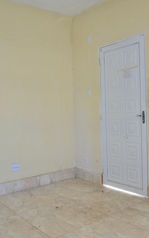 Casa à venda com 75m², 3 quartos e sem vaga Casa à venda com 75m², 3 quartos e sem vagaSala
