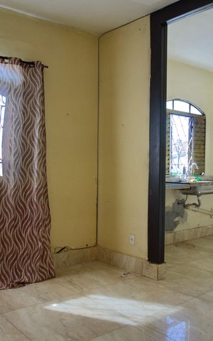 Casa à venda com 75m², 3 quartos e sem vaga Casa à venda com 75m², 3 quartos e sem vagaSala