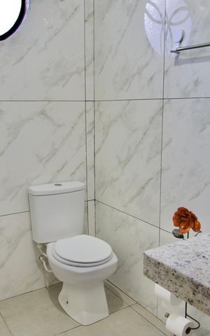 Casa à venda com 75m², 3 quartos e sem vaga Casa à venda com 75m², 3 quartos e sem vagaBanheiro