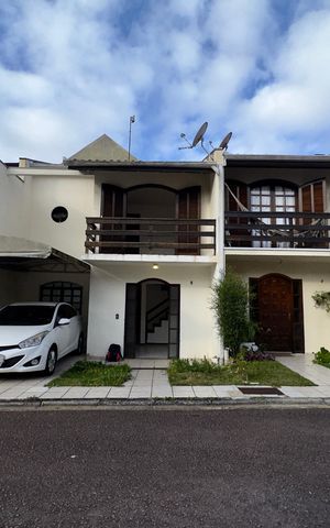 Casa de condomínio à venda com 94m², 3 quartos e 2 vagas Casa de condomínio à venda com 94m², 3 quartos e 2 vagasFachada do sobrado