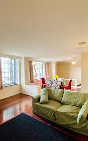 Apartamento para alugar com 129m², 3 quartos e sem vaga Apartamento para alugar com 129m², 3 quartos e sem vagaSala