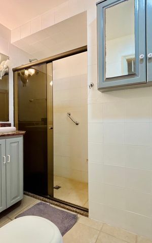 Apartamento para alugar com 129m², 3 quartos e sem vaga Apartamento para alugar com 129m², 3 quartos e sem vagaBanheiro