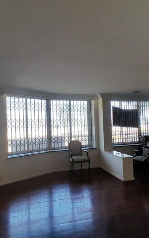 Apartamento para alugar com 129m², 3 quartos e sem vaga Apartamento para alugar com 129m², 3 quartos e sem vagaSala
