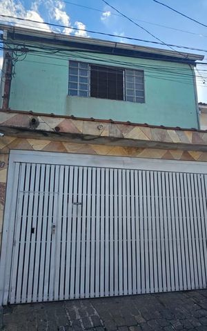Casa à venda com 178m², 2 quartos e 2 vagas Casa à venda com 178m², 2 quartos e 2 vagasFachada