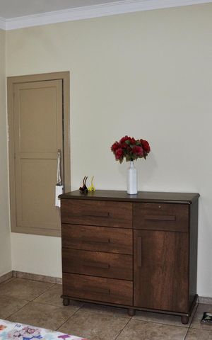 Casa à venda com 120m², 4 quartos e 2 vagas Casa à venda com 120m², 4 quartos e 2 vagasDetalhe - Quarto 02