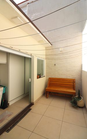 Casa de condomínio para alugar com 120m², 3 quartos e 1 vagaÁrea de Serviço e Quintal 