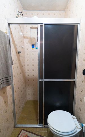 Casa à venda com 100m², 2 quartos e 2 vagas Casa à venda com 100m², 2 quartos e 2 vagasCasa 1 - Banheiro