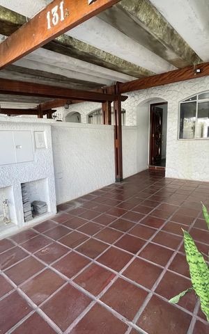 Casa à venda com 100m², 2 quartos e 2 vagasGaragem