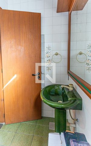 Casa para alugar com 303m², 4 quartos e 4 vagas Casa para alugar com 303m², 4 quartos e 4 vagasBanheiro 1