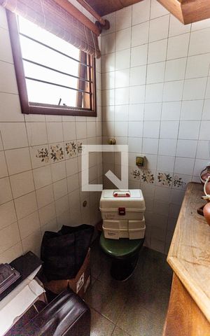 Casa para alugar com 303m², 4 quartos e 4 vagas Casa para alugar com 303m², 4 quartos e 4 vagasBanheiro 1